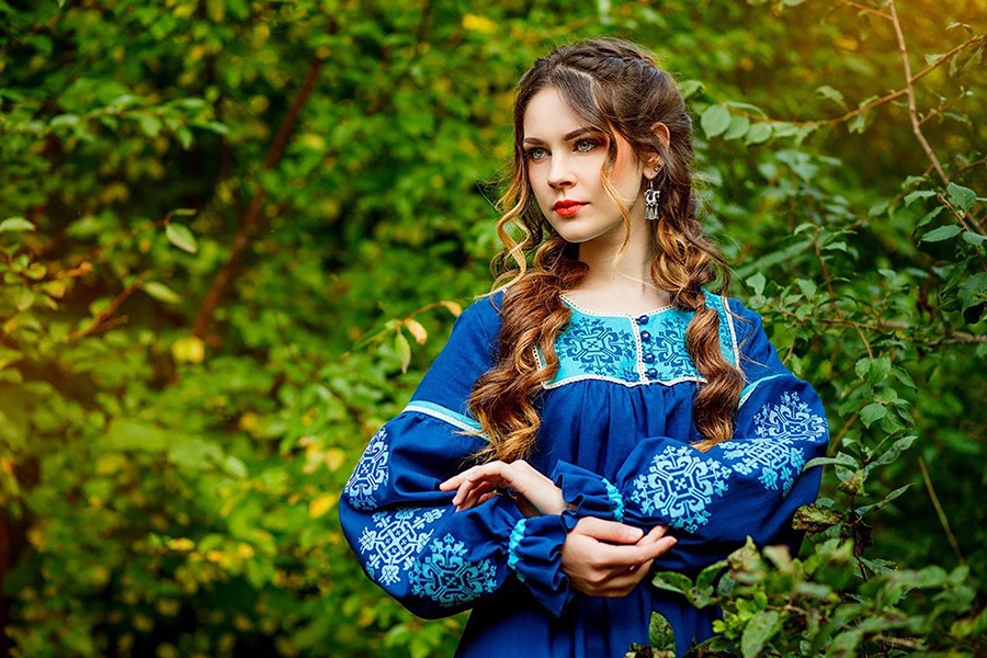 Sexy photo Women in Slavic costumes in Mbuji-Mayi